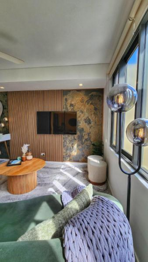 Harbour-view Waterfront Apartment